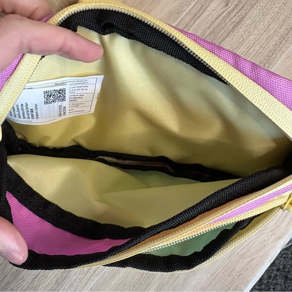 Kavu Spectator Fanny Pack Gem Crush Cross Body Day Bag Spectator Pastel - Picture 9 of 10